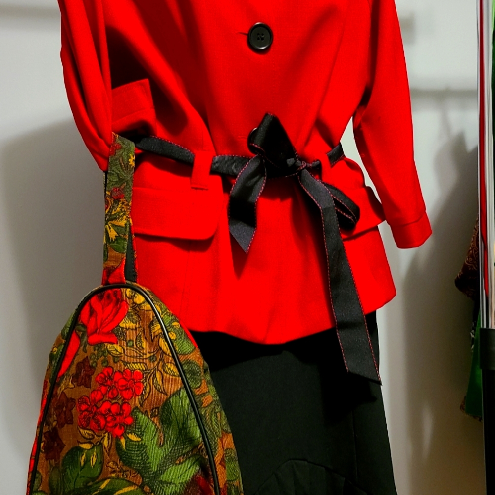 Beautiful 😍 bright red 90s fashion blazer and pencil skirt